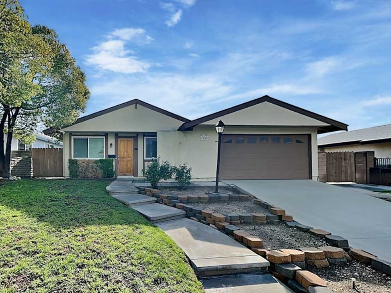 Primary Photo - 27848 Crosspath Ave