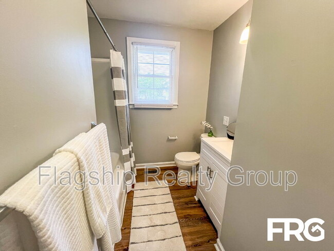 Building Photo - 1305 Robin St