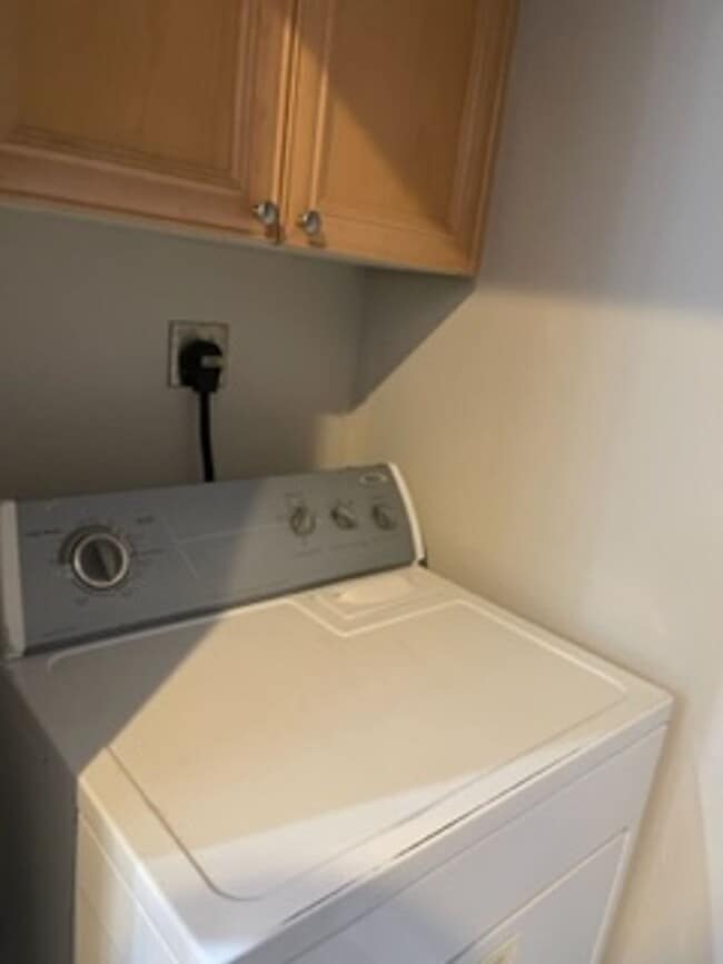 Building Photo - 3 Bedroom Condo in Desireable Dilworth!