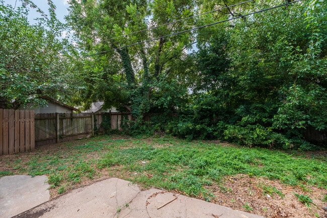 Building Photo - 607 N Lorraine Ave