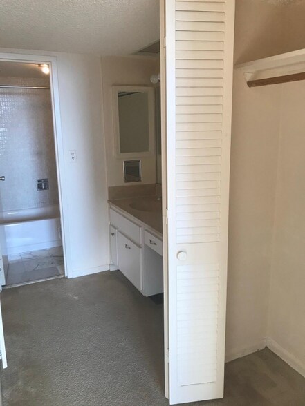 Building Photo - 5701 Collins Ave