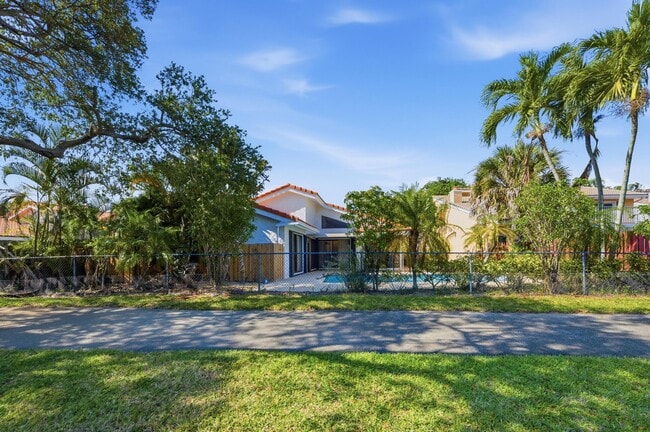 Building Photo - 6488 Pond Apple Rd