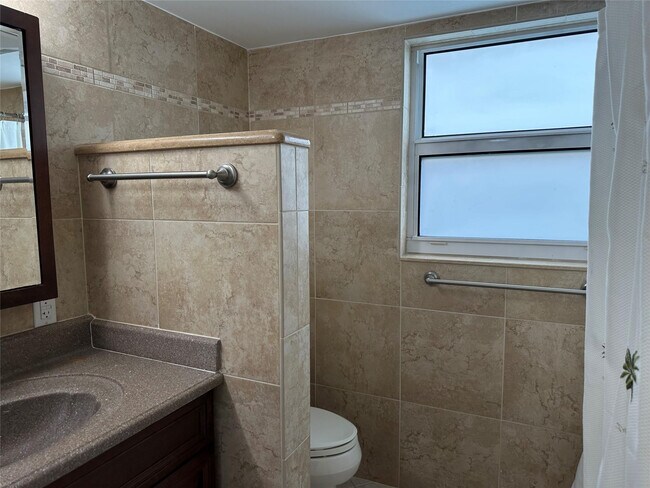 Building Photo - 3510 Oaks Way