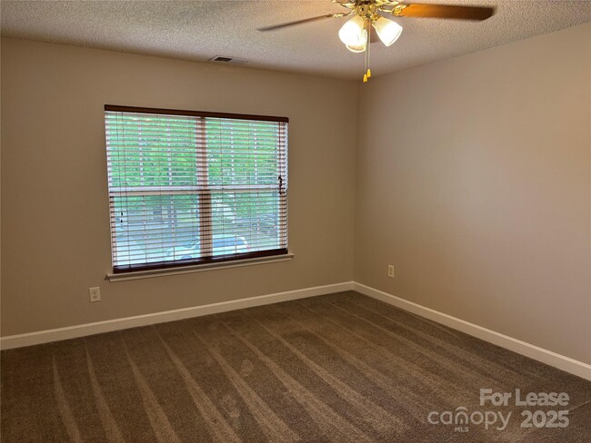 Building Photo - 2032 Beckwith Ln