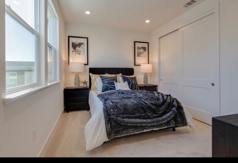 Building Photo - 1423 Venice Ter