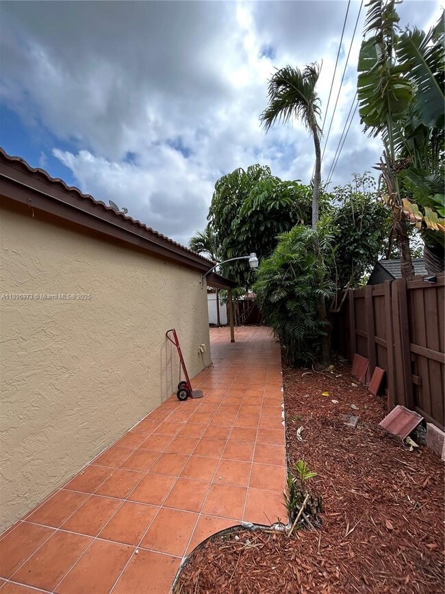 Building Photo - 8910 SW 4th Ln