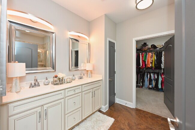 Building Photo - Resort Living at its finest in Foxland Harbor, Gallatin's premier golf and lake community!