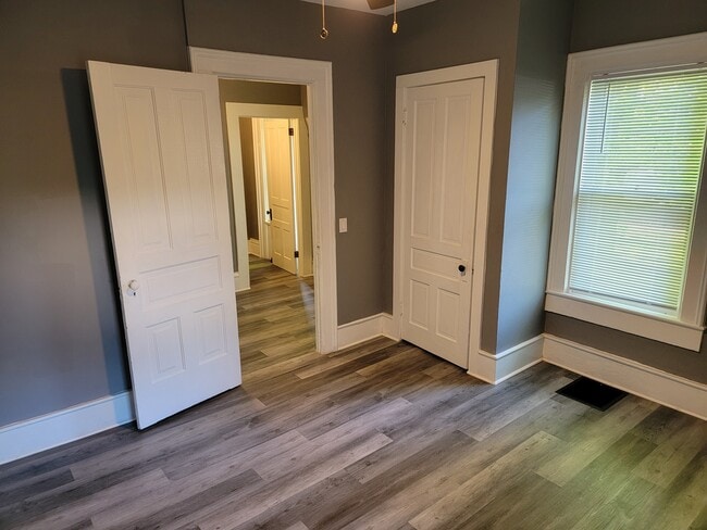 Building Photo - 412 S Main St