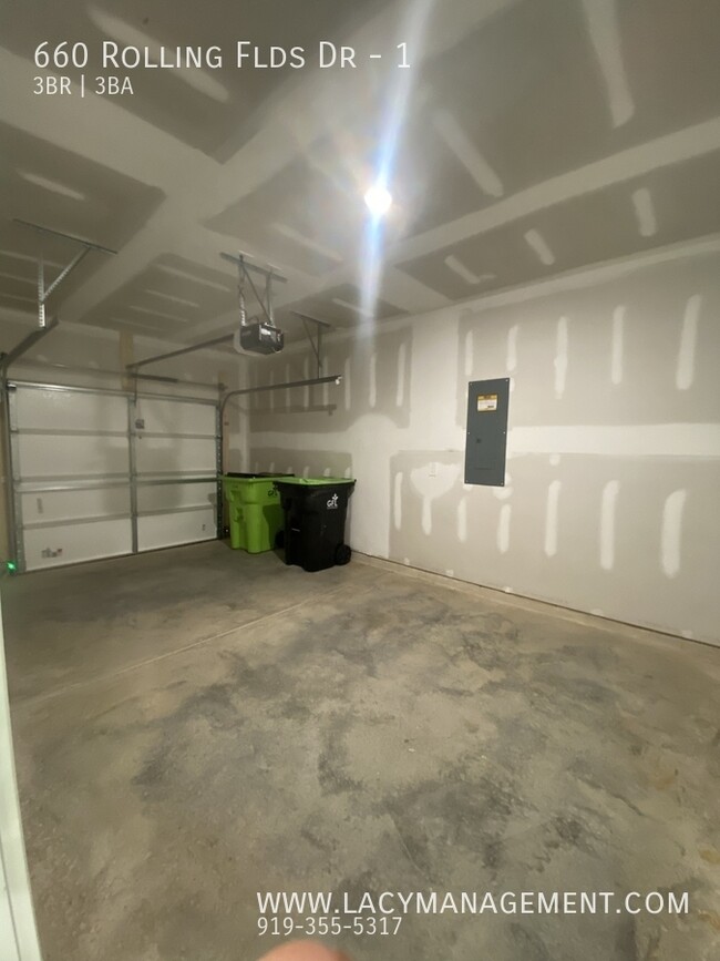 Building Photo - 660 Rolling Flds Dr