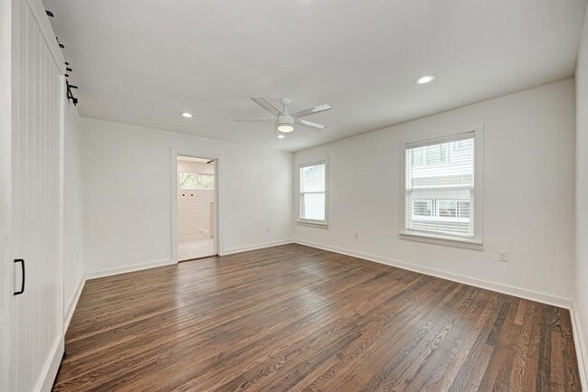 Building Photo - 1703 Hillcrest Ln