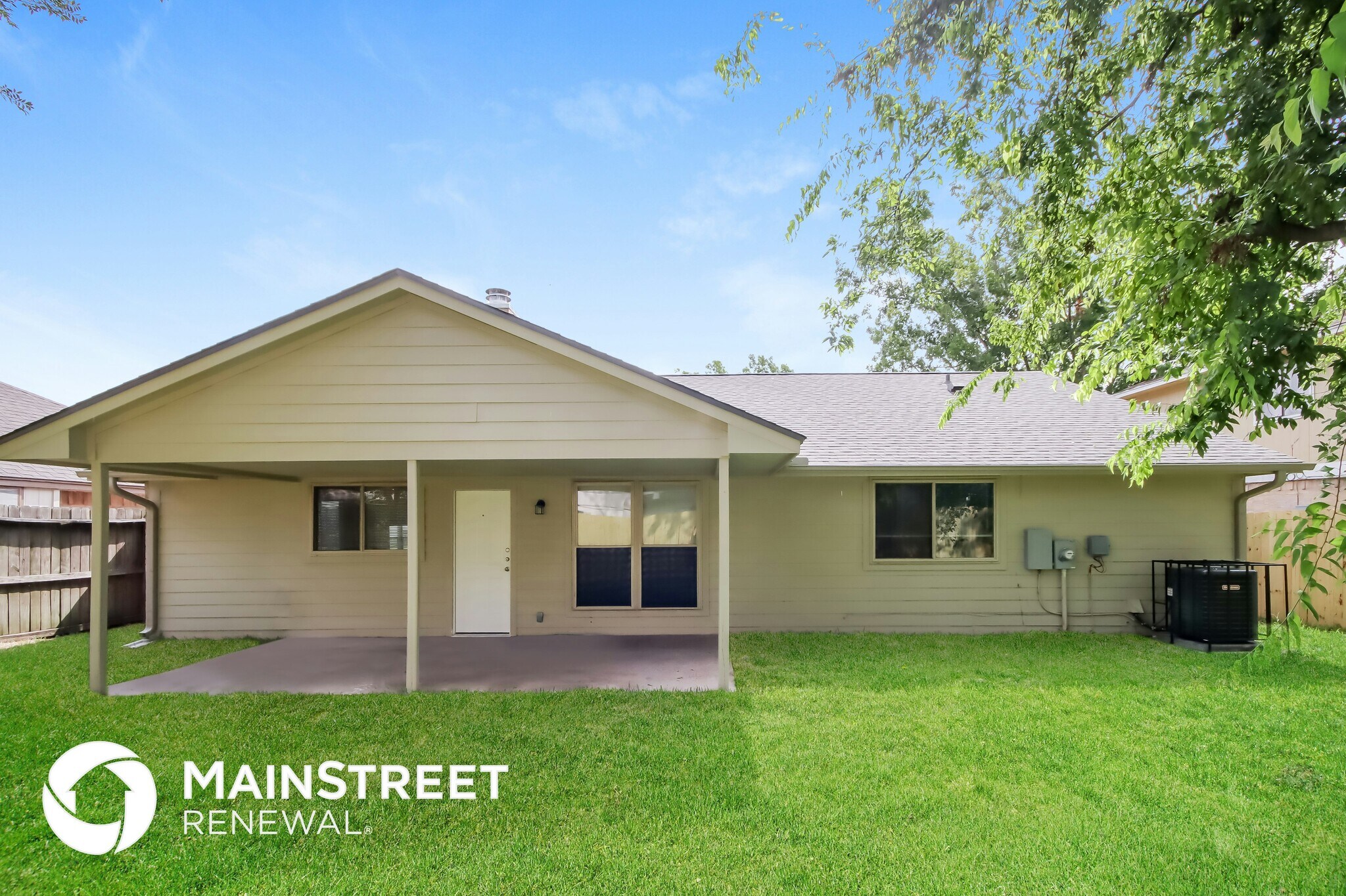 Building Photo - 8811 Oakleaf Forest Dr