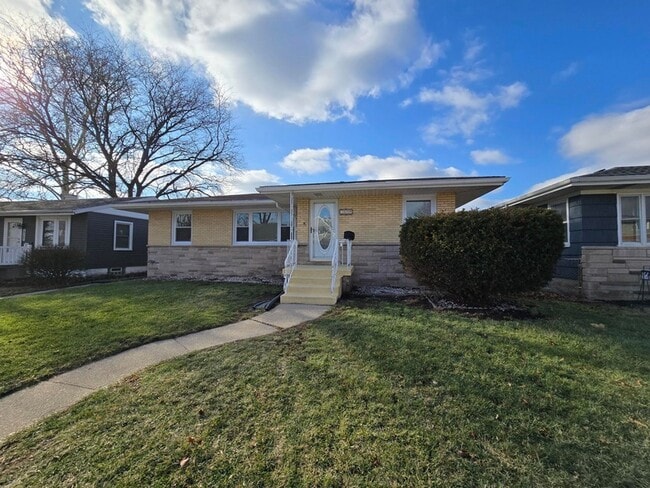 Building Photo - 7230 Beech Ave