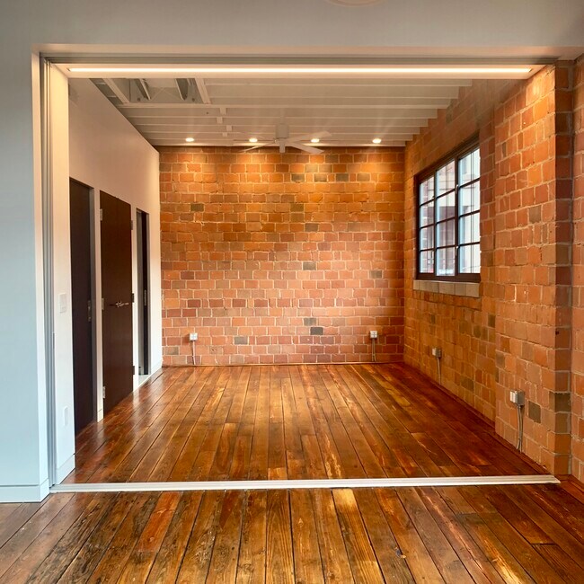 Building Photo - 855 N Pearl St