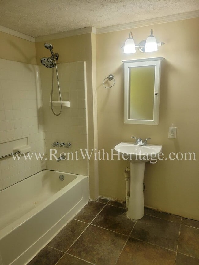 Building Photo - ENJOY THE PRESTIGE OF THIS CHARMING HOME I...