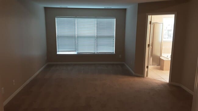 Building Photo - Beautiful three bedroom two-and-a-half bat...