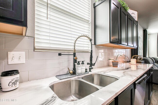 Building Photo - 1621 Sam Dominguez St