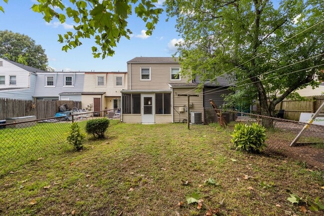 Building Photo - Townhouse for Rent in Virginia Beach!