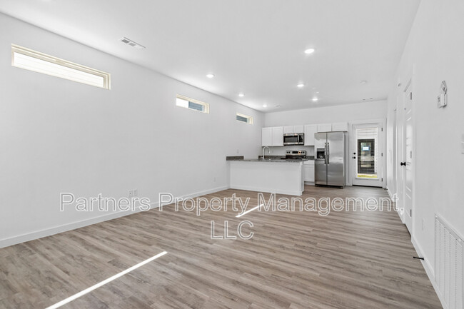 Building Photo - 881 Ventnor Ave
