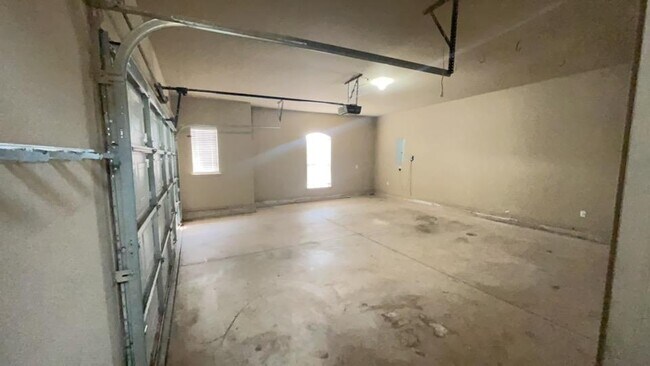 Building Photo - 2217 Pine View Terrace