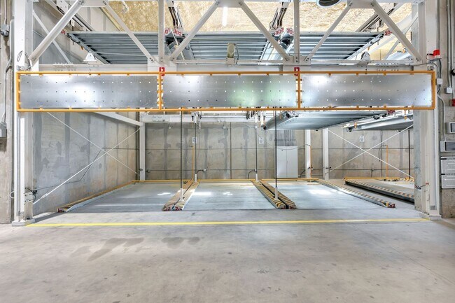 Building Photo - STUNNING MIDTOWN 2BED 2BATH