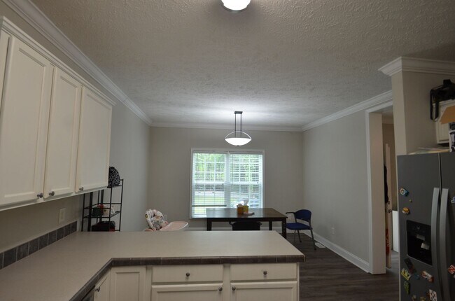 Building Photo - Modern Chapel Hill Retreat with Designer Finishes & Spacious Outdoor Living