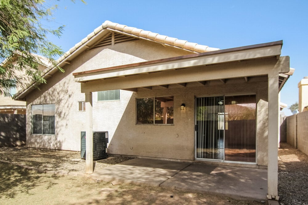 Building Photo - 8667 W Palm Ln