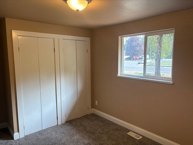 Building Photo - Your next new home is here!