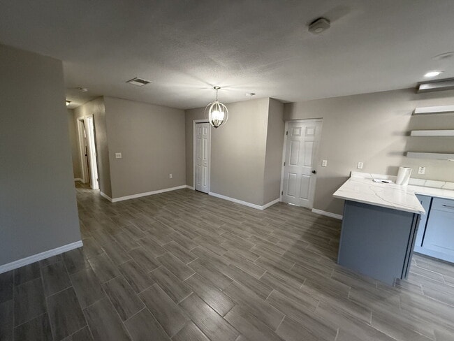 Building Photo - Large workshop available with home!