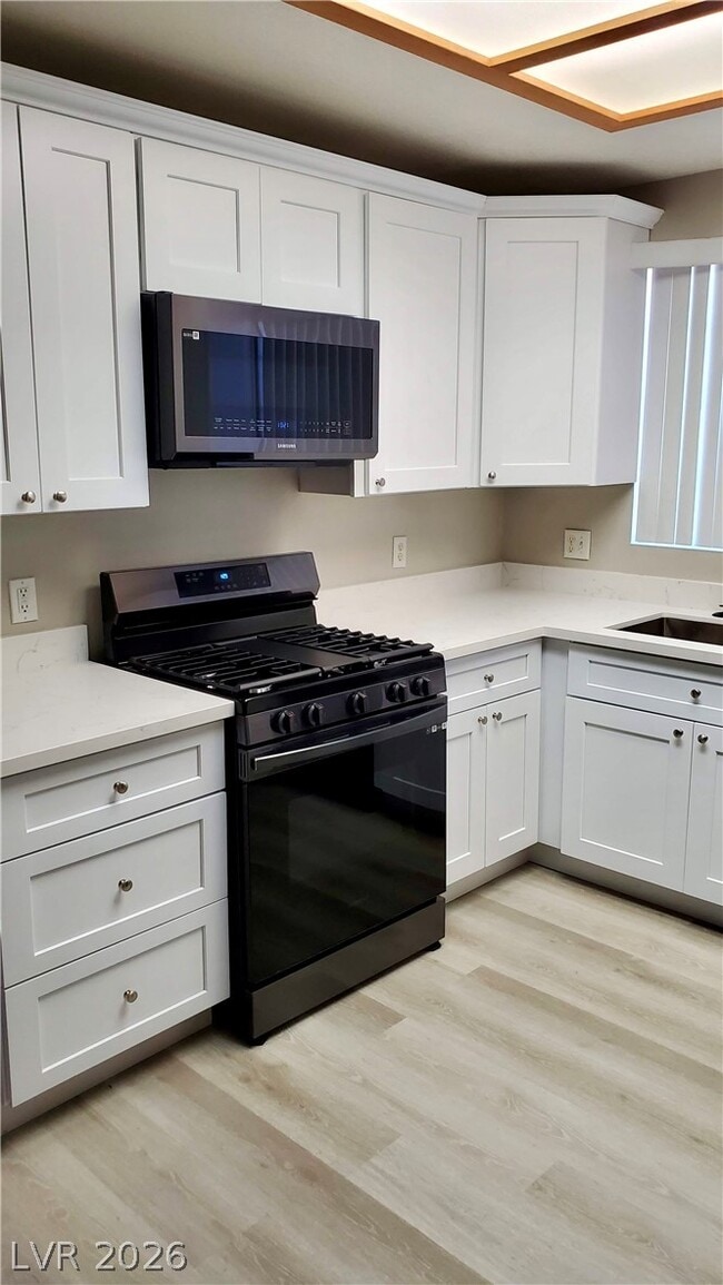 Building Photo - 830 Carnegie St