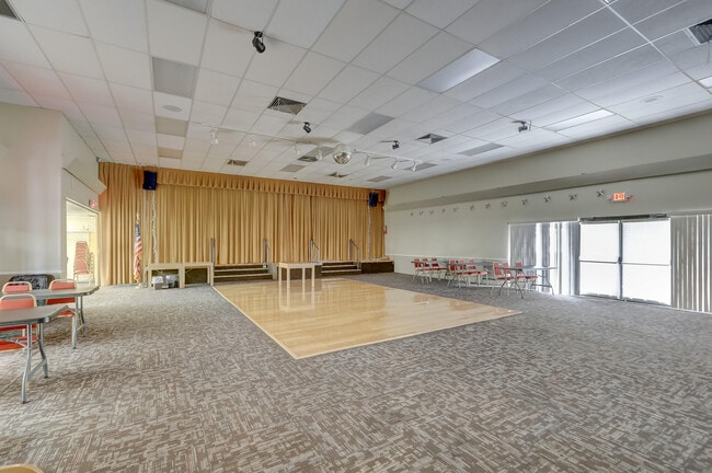 Building Photo - 6751 N University Dr
