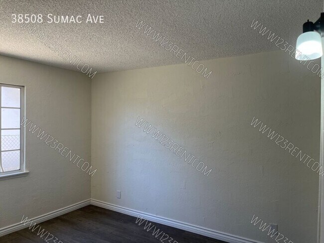 Building Photo - 38508 Sumac Ave