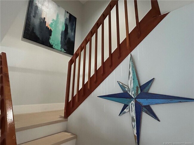 Building Photo - 2807 SW Lakemont Pl
