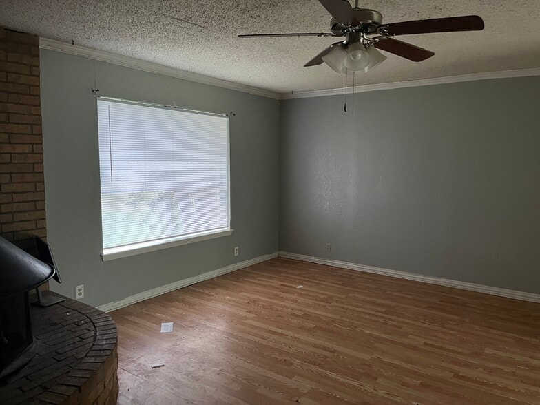 Building Photo - 4014 Mountain Vista Dr