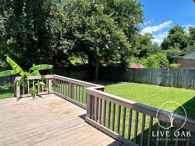 Building Photo - MOVE IN SPECIAL: $500 OFF 1ST MONTH'S RENT!**