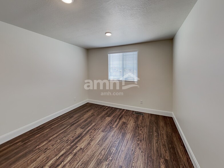 Building Photo - 3324 Fields Ave