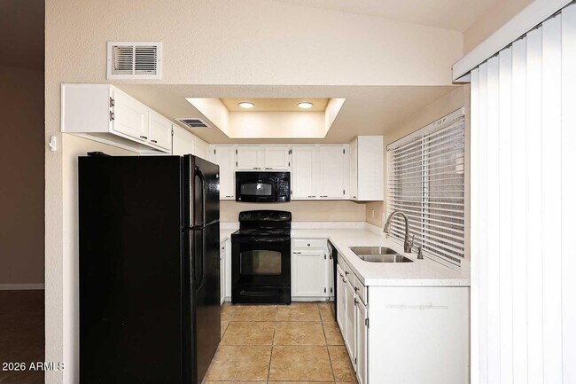 Building Photo - 5138 W Vogel Ave