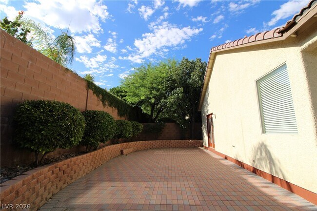 Building Photo - 754 Rise Canyon Dr