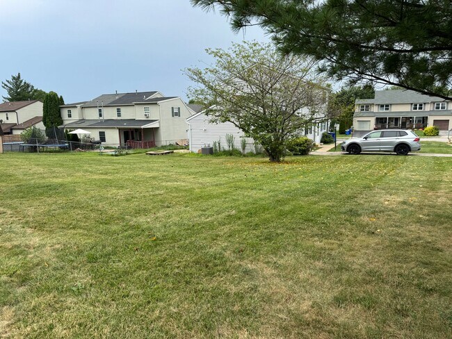 Building Photo - 1627 Blue Jay Dr