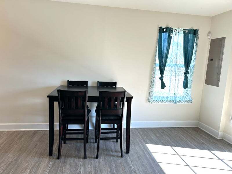 Building Photo - 8773 Elsing Green Dr