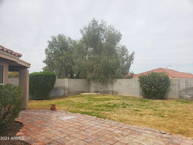 Building Photo - 10518 W Foothill Dr