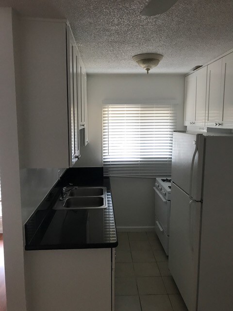 Building Photo - 940 S Venice Blvd