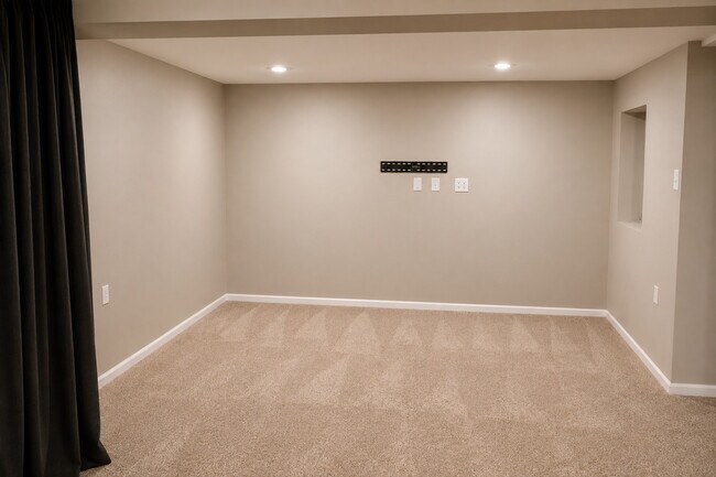 Building Photo - 34191 Horseshoe Ln