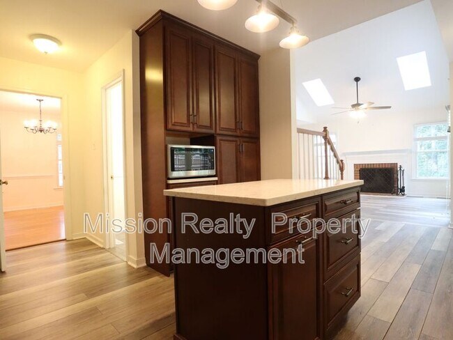 Building Photo - 4600 Cedar Cliff Rd