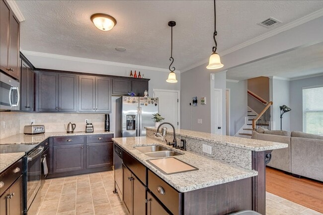 Building Photo - 4 bed, 2.5 bath home on corner lot with 2 car garage and fenced in back yard