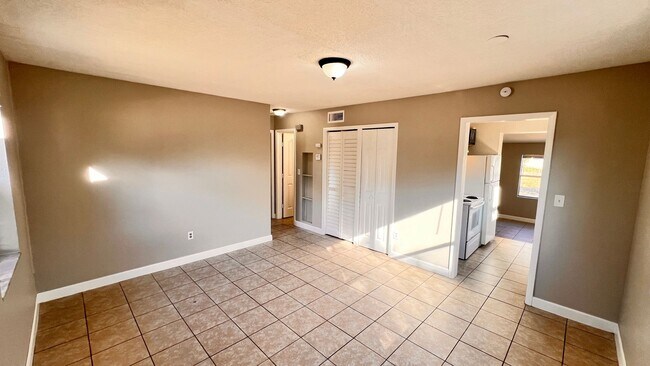 Building Photo - $300 off of a month of rent! Charming 3-Bedroom Home in Deltona! – Pets Welcome (Up to 30 lbs) – ...