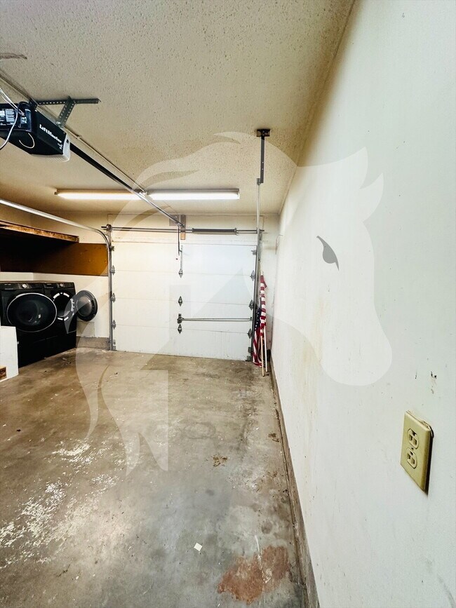 Building Photo - 2718 W Elm Ave