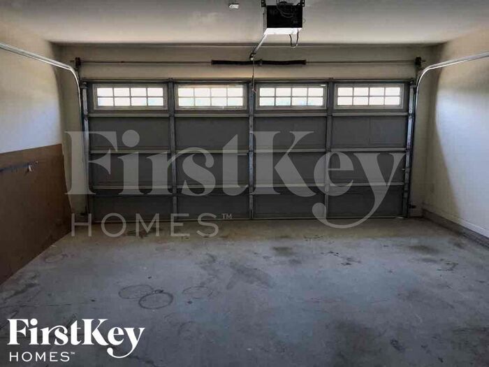 Building Photo - 260 Village Broad St