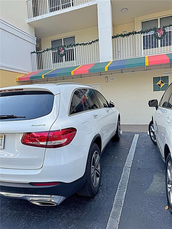 Building Photo - 1200 Country Club Dr