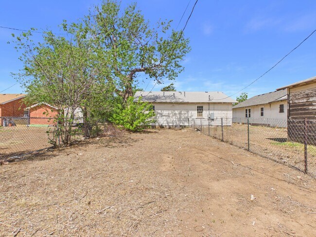 Building Photo - 913 S Louisiana St