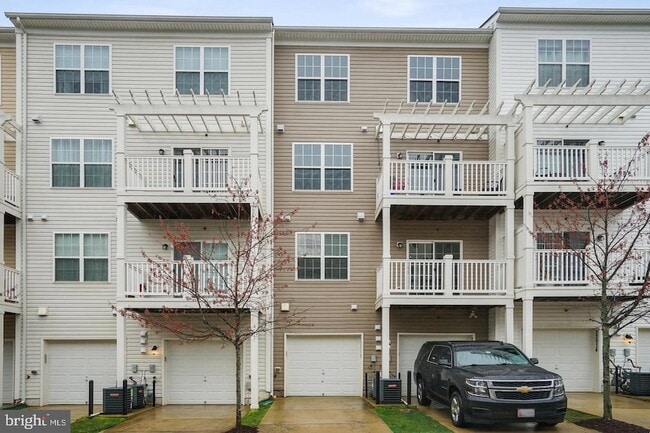 Building Photo - 22936 Spicebush Dr